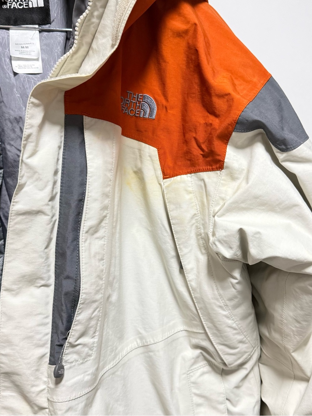 This is a The North Face Hyvent 3-in-1 insulated snow jacket in a white, orange - Picture 5 of 16